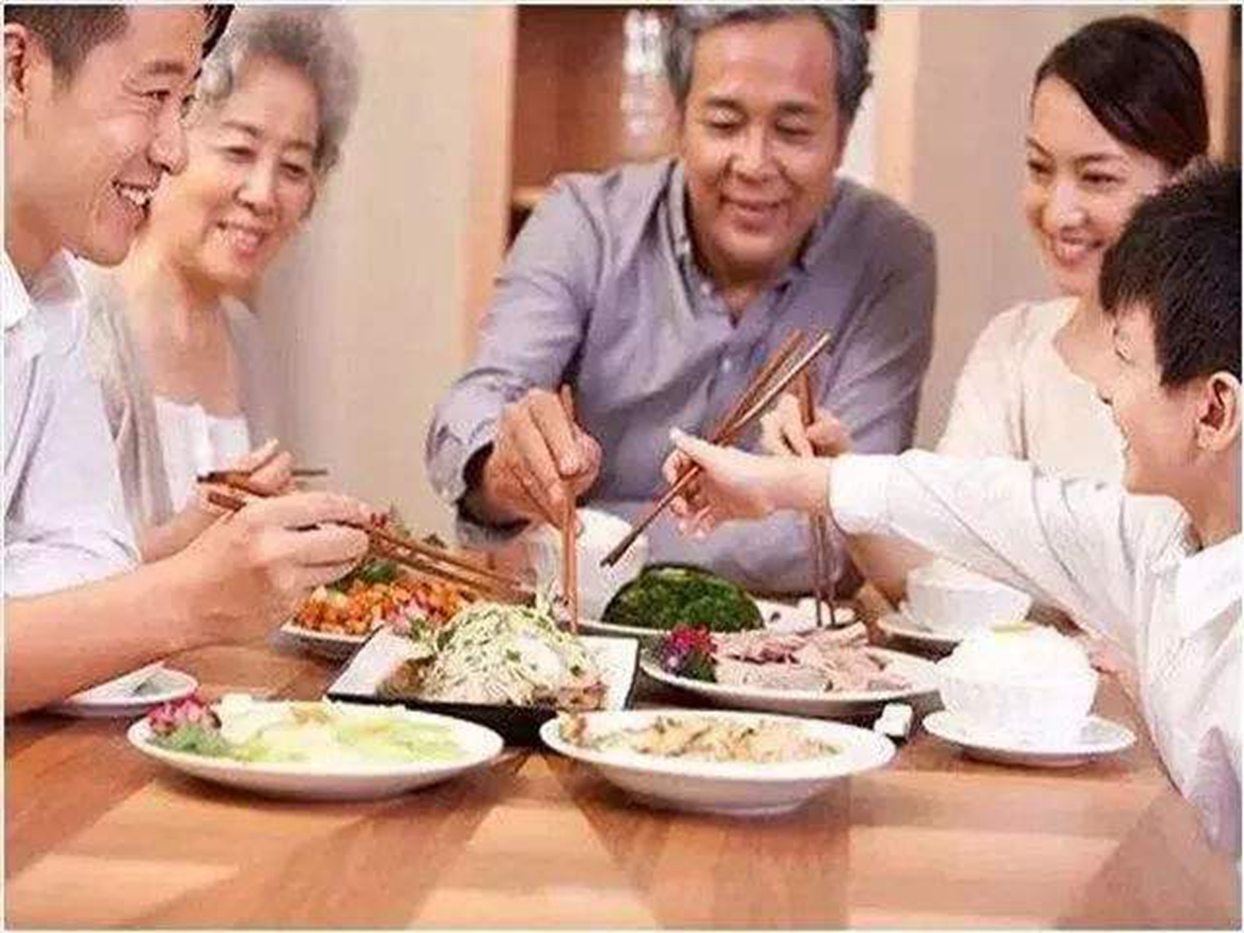 为什么中国人吃饭用筷子不用刀叉 刀叉是我们祖先玩剩下的 国家