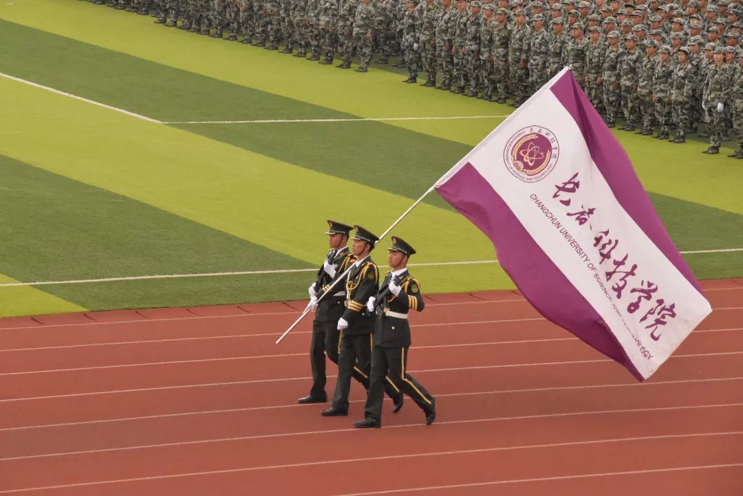 长科商院| 长春科技学院2019级新生军训汇演圆满结束!