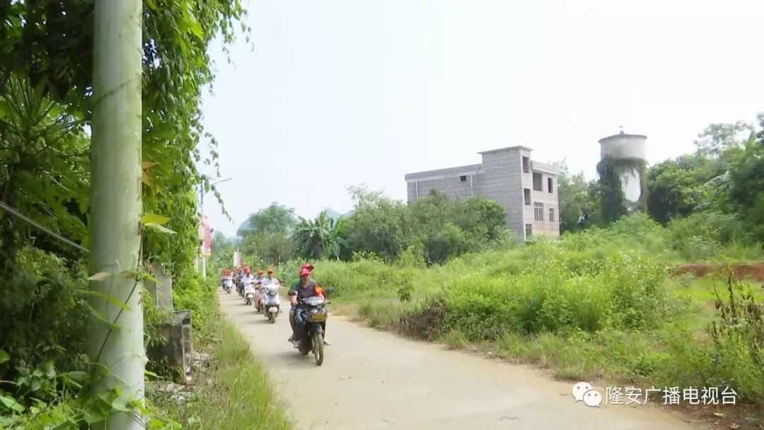 古潭乡:摩托车队穿梭村屯 加强巡逻保辖区平安!_隆安县