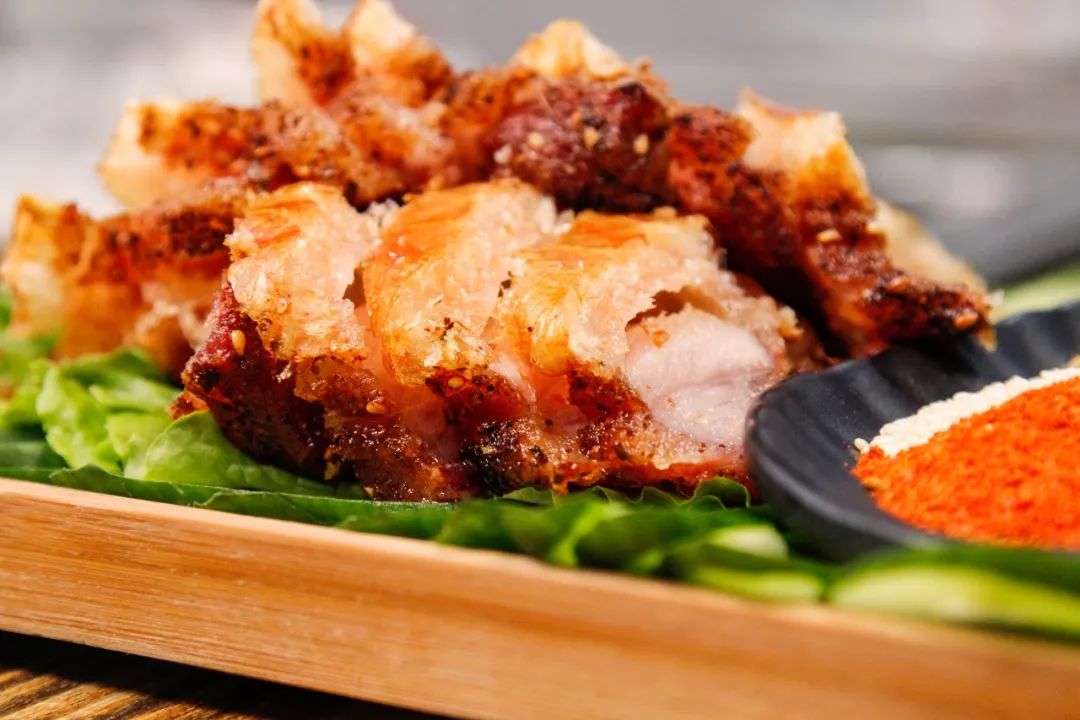 皮酥肉嫩!安阳这家的烤羊腿简直太销魂,更让人无法忍受.