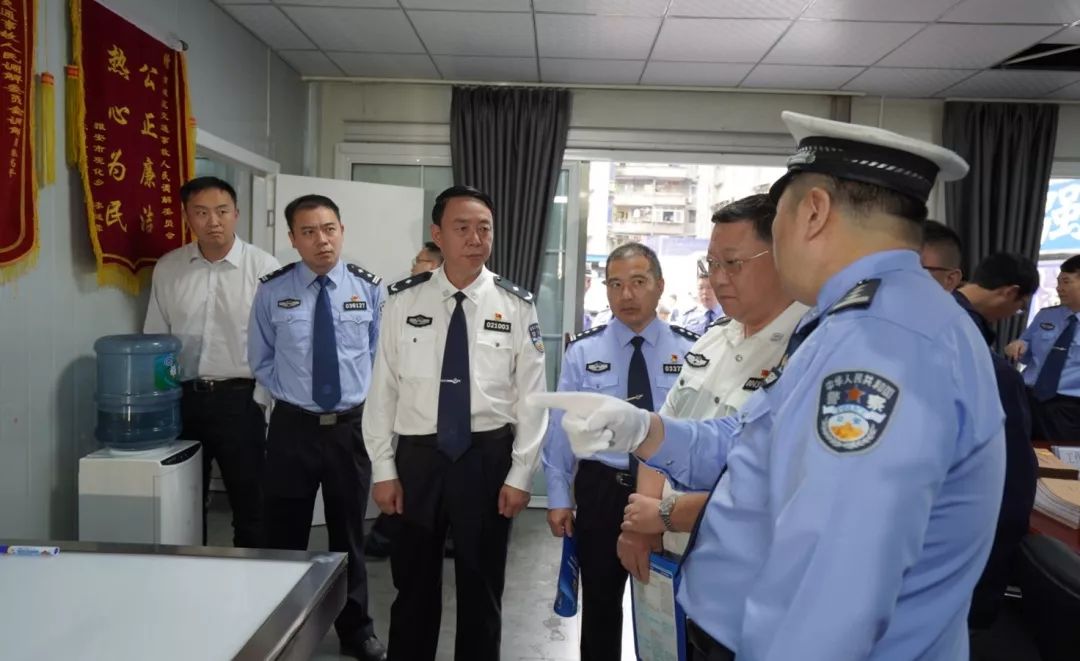 雅安公安交警在狠抓警保联动农村劝导站建设的同时,还将该工作阵地与