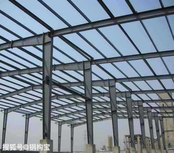 钢结构构件通常是在工厂或者现场,预先切割,冲压和焊接.