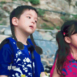 杜江霍思燕親吻兒子為其慶祝6歲生日，嗯哼和小學同學玩嗨了 娛樂 第4張