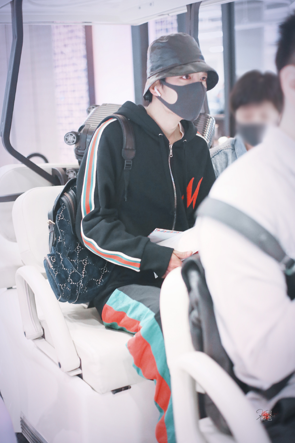 肖战抵达泰国 5c10ae3277da44379b2cc798982ca6e2.jpeg