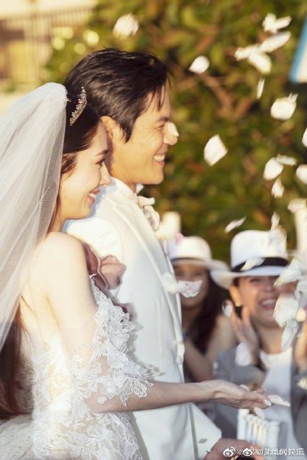 向佐郭碧婷婚礼现场照片曝光,萧敬腾献唱祝福新人!