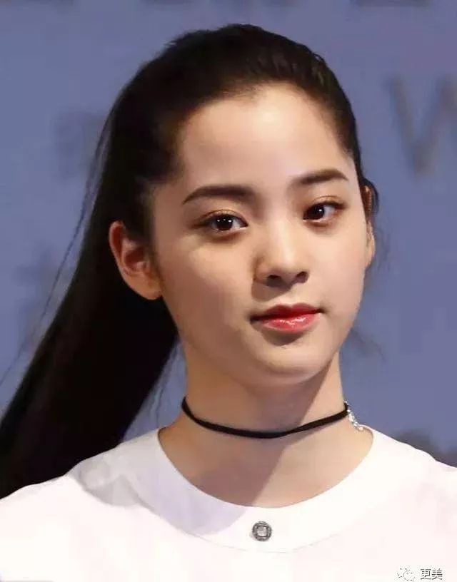 90后的热巴郑爽都比不上的50岁美人,冻龄秘诀到底是啥?