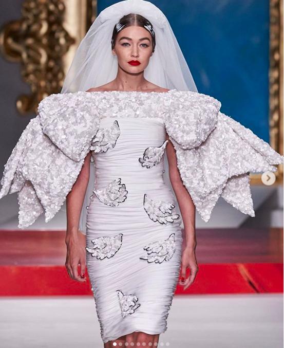 吉吉哈迪德米兰时尚周再次披婚纱，坏小孩设计师这次搬来了毕加索