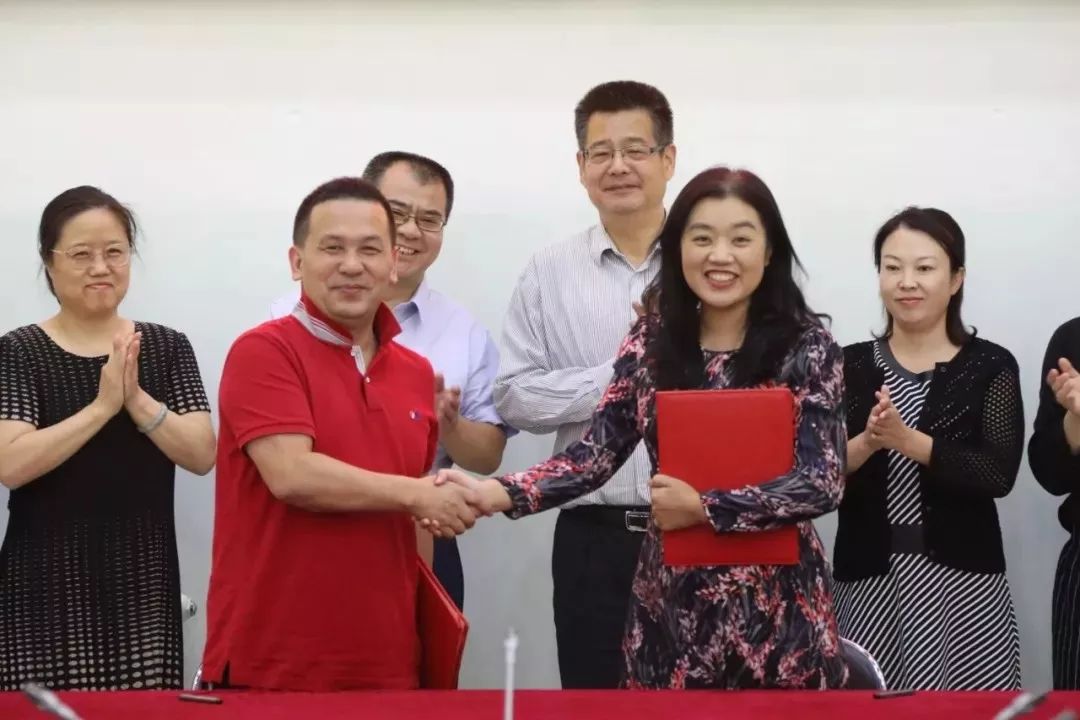 新绎文化发展有限公司与中国东方演艺集团签订