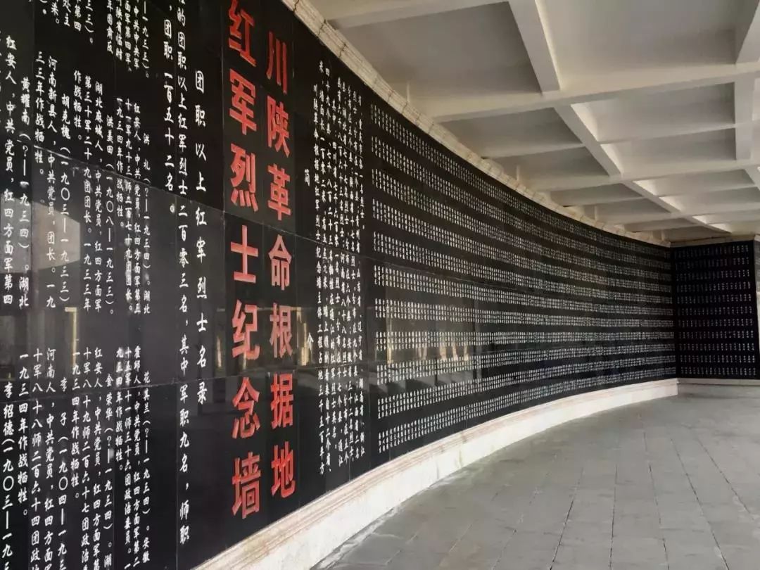 其中红军烈士集墓区是全国重点文物保护单位,全国重点烈士纪念建筑物