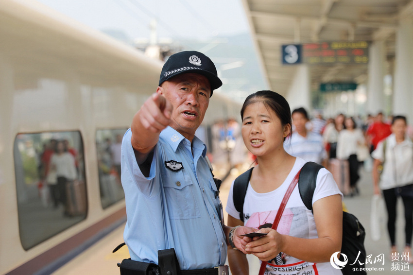 一个月"跑"完两个长征:老乘警的"新速度(高清组图)