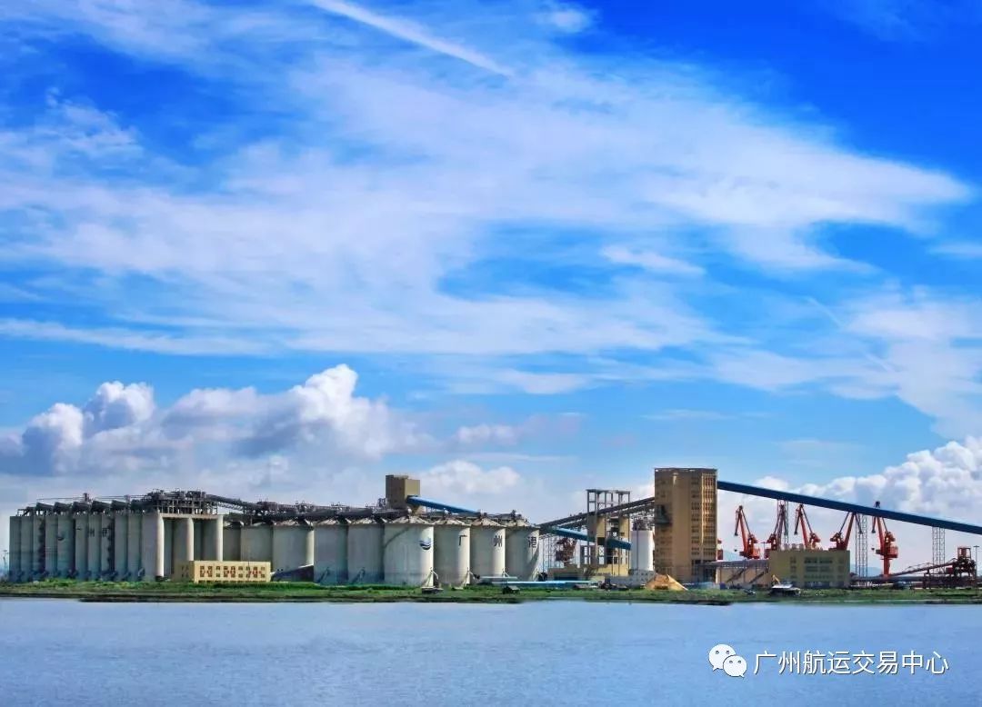 据介绍,目前广州港已形成了东有新沙,新港两个码头,西有南沙粮食码头