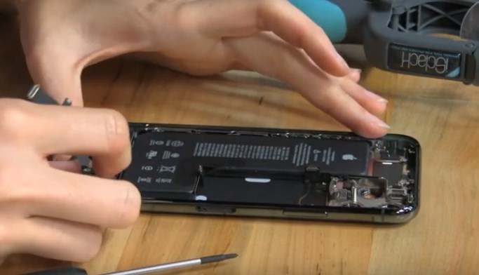 苹果iPhone11Pro拆解视频曝光：新版状物暗示反向无线充电