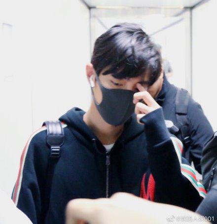 肖战抵达机场 b69bf14a87b14c4ab087bc552987966a.jpeg