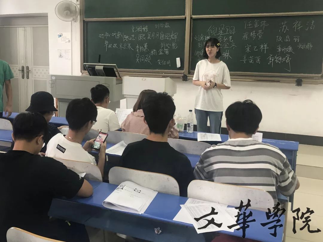 简单的自我介绍面试学生 c168003c36a54db9af3395e6a121f8ff.jpeg