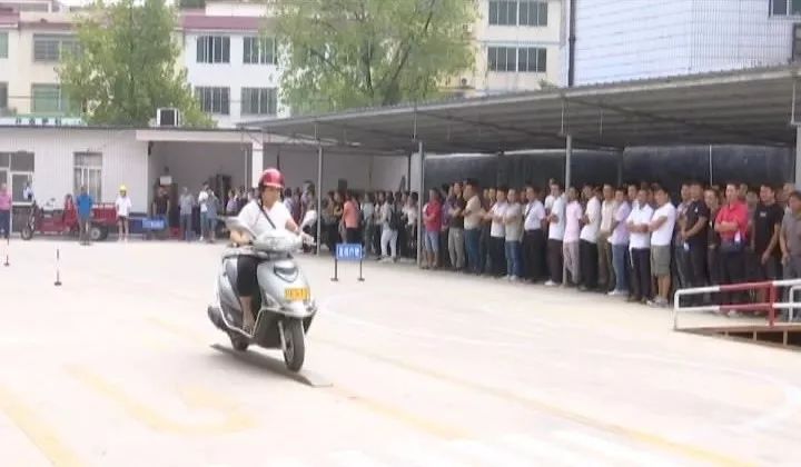 1到8月,连州共2012人在乡镇报考摩托车驾驶证