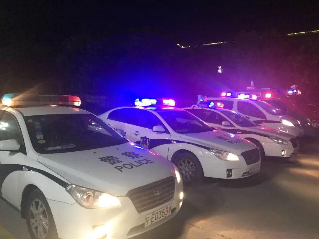 昨晚中卫出动警力54人,警车11台,检查单位场所84家,处罚8人.