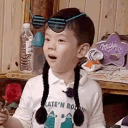 杜江霍思燕親吻兒子為其慶祝6歲生日，嗯哼和小學同學玩嗨了 娛樂 第3張