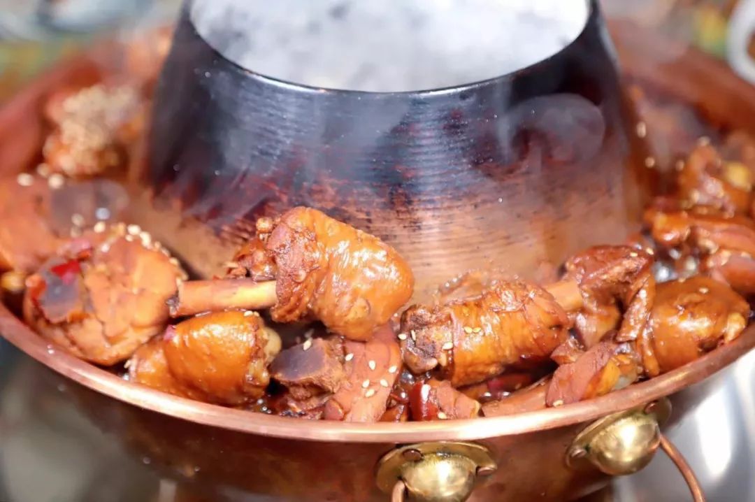 不正经!天津这家火锅鸡上居然能烤肉!鸡肉+牛排的超重量级组合!人均只要20+!