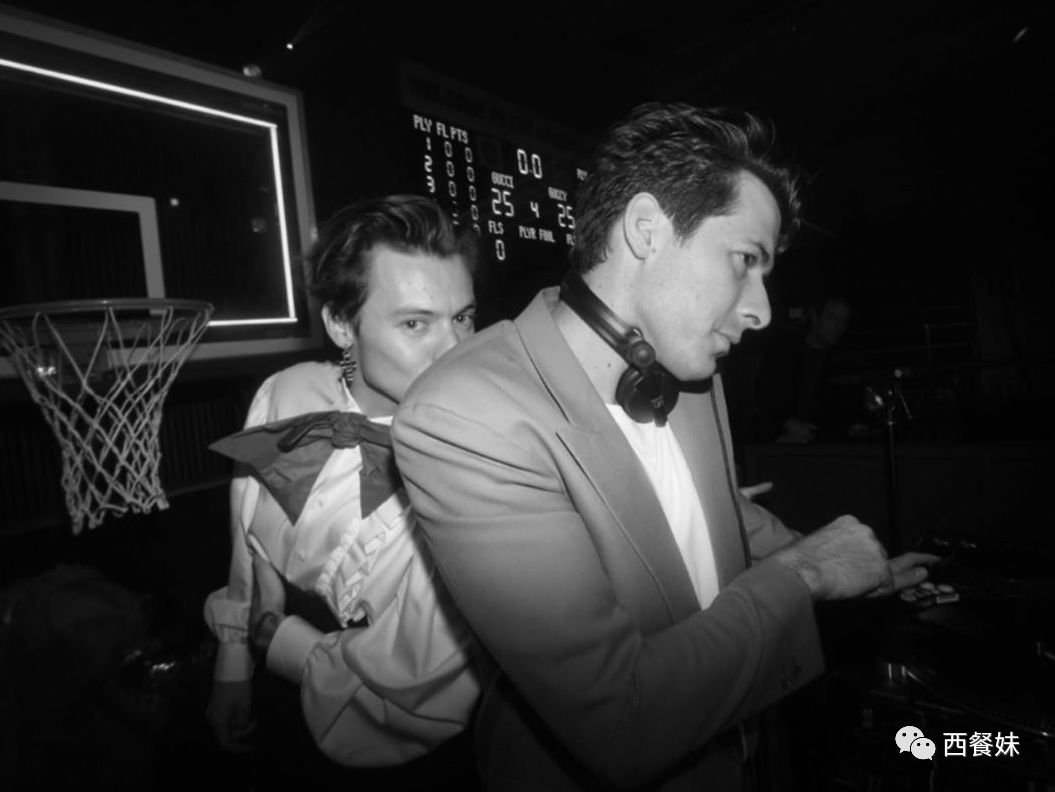 原创英国著名音乐制作人markronson出柜智性恋什么叫智性恋呢