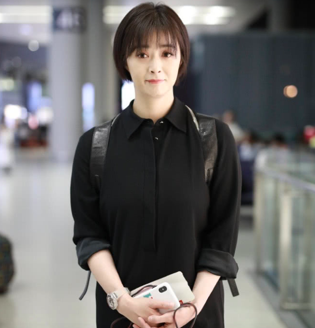 蒋欣短发造型像女大学生瘦了之后好减龄镜头前嘟嘴展现可爱