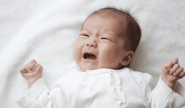 【晚晚育儿】宝宝睡觉时出现以下3个小动作是在向妈妈“求助”，宝妈们要重视