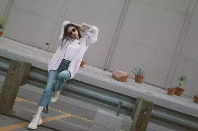 拍照怎么拍显得人高 e0cefc2af19a4957b7505b0763a8cead.jpeg