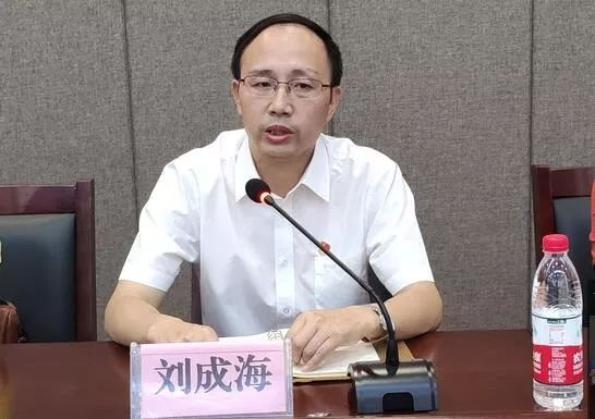 (学员代表邱骏发言(主席台领导)9月20日上午,共青城市首期心理咨询师