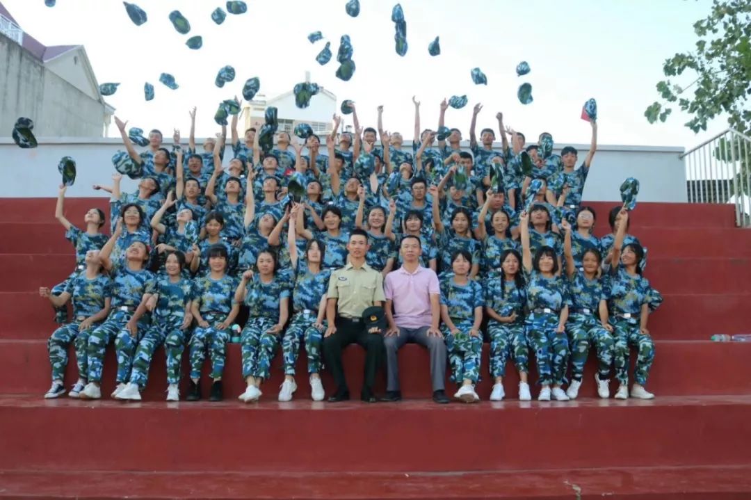 燃爆!乐平这个高中学校军训现场曝光,气势一点不输大学