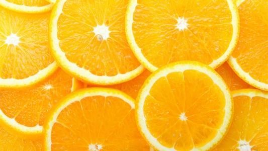 每天吃一个橙子，降低患中风、肠胃病概率，但营养师不建议榨汁喝