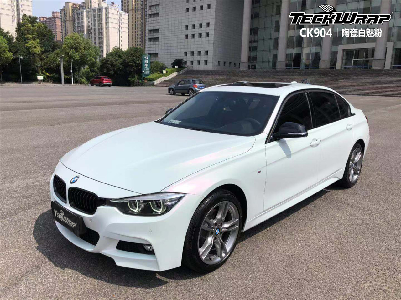 出其不意风骚的宝马320teckwrap秃鹰改色贴膜ck904陶瓷白魅粉