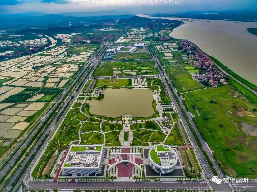 北邻明湖公园二期,未来可一线望湖景,南临西江新城第一小学,高明妇幼