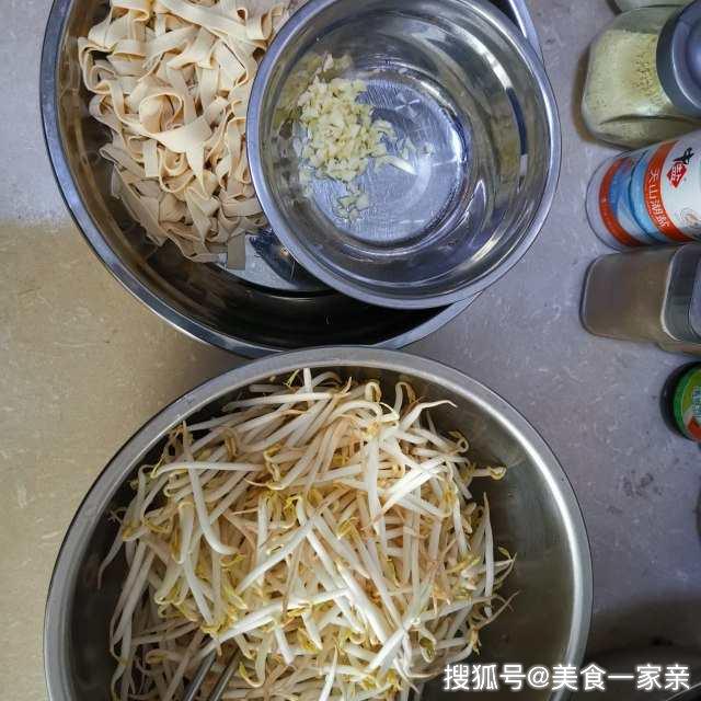 豆芽怎么炒好吃又简单不油炸 15aa2749600a458787830fc1ce5addd5.jpeg