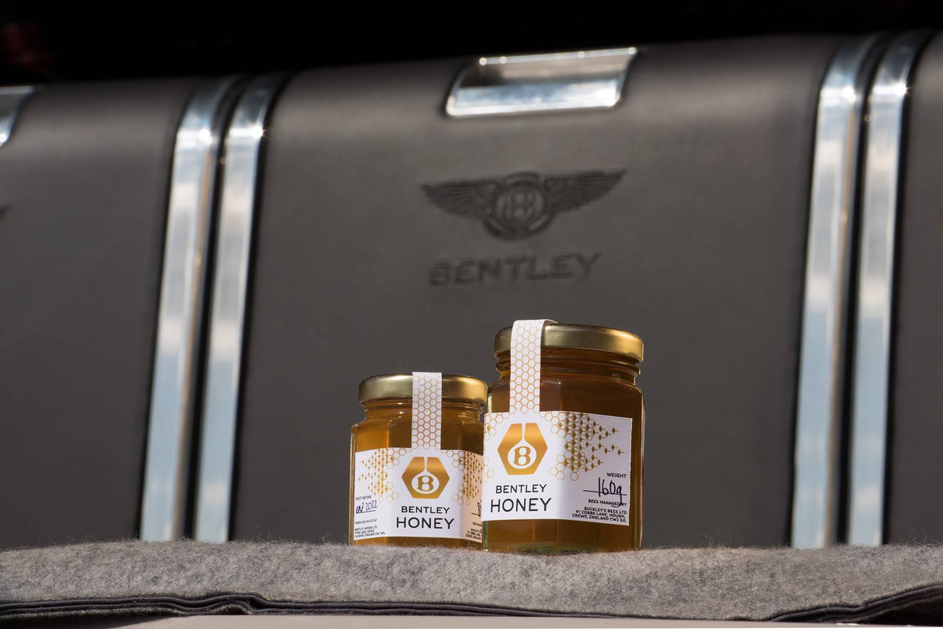 宾利汽车总部工厂首次迎来蜂蜜收获