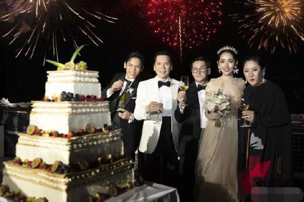 向佐与郭碧婷办婚礼,群星评论送祝福,其中三个