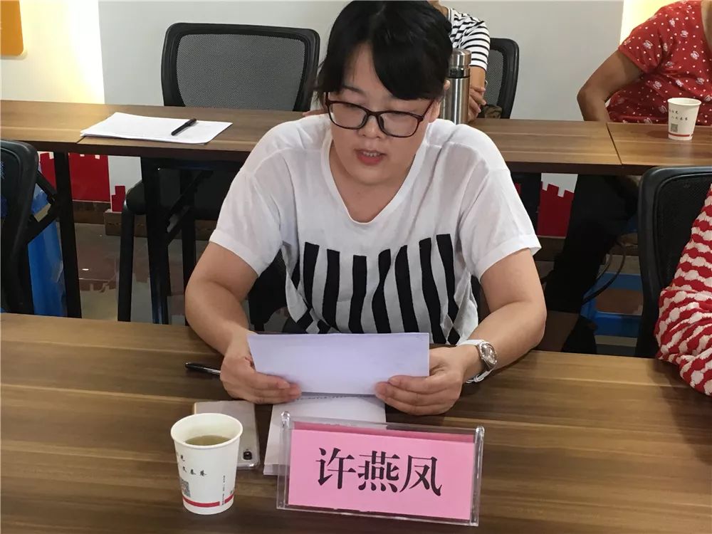 区、镇人大代表向选民述职报告会在秦巷召开