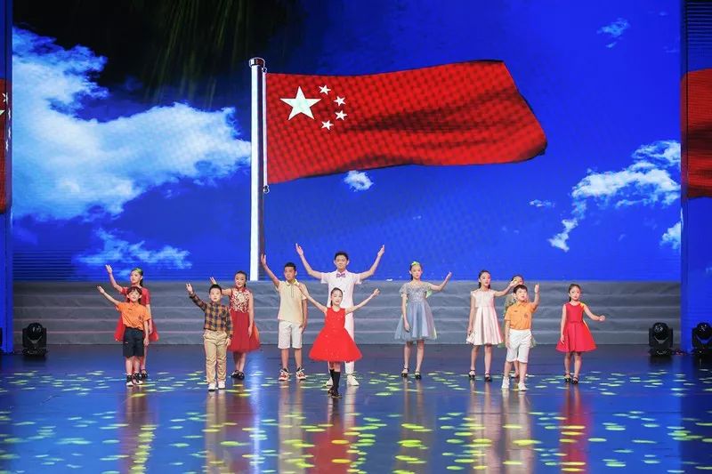 成语祖国什么_祖国大好河山图片(2)