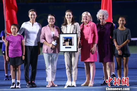 武网举办特别仪式致敬李娜入驻国际网球名人堂