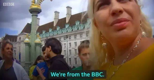 bbc曝光伦敦这种街头杂耍是骗局周围的看客都是托儿