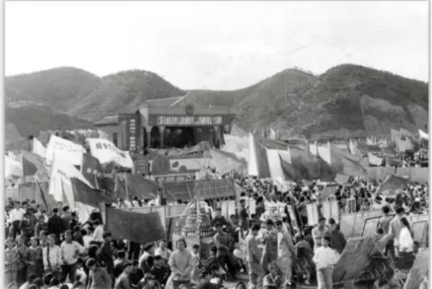 新中国成立时有多少人口_新中国成立图片