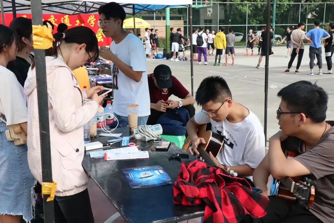 社团摆摊
