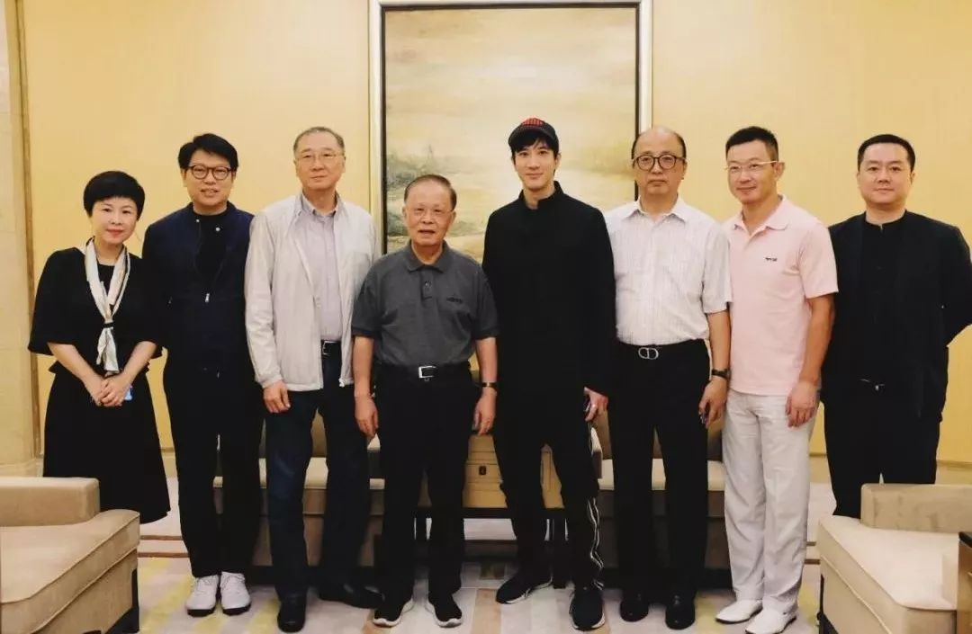 龚学平同志会见王力宏,陈柳泉一行次日下午,应新一季《中国好声音》