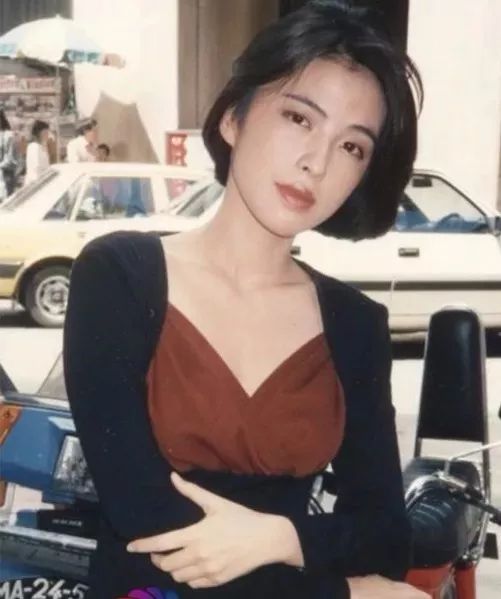 港风bob头是20世纪90年代香港最受欢迎的发型之一 那时候最盛行的