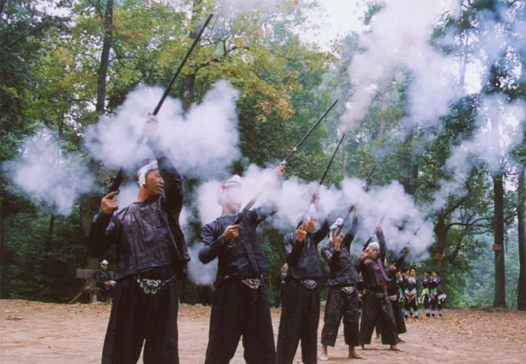 黔东南历年人口变化_黔东南苗族服饰图片(2)