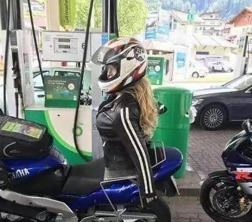 疯狂猜成语一个老人一只狗一辆车_一的成语疯狂猜成语图(3)