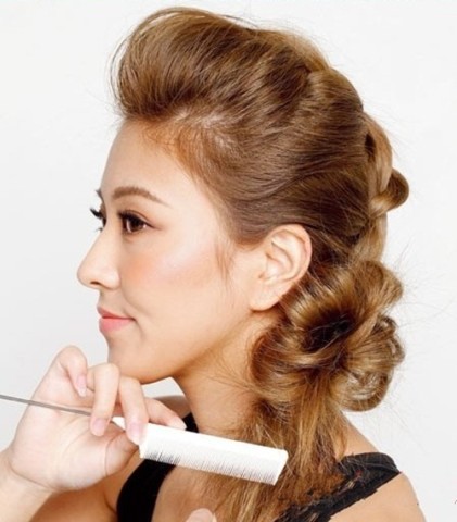 如何使用发胶来做头发 ec1f94f26c4d4cb9849d7ab62f90e64f.jpeg