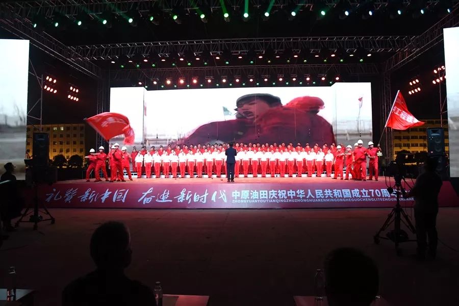 演唱歌曲《铁军之歌》