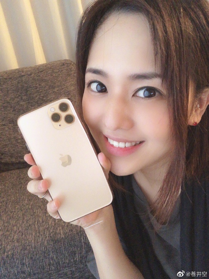 苍井空微博晒新动态:新买了iPhone11和MacBo