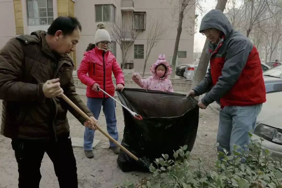 丽10《红马甲在行动 吴成磊09《聚精会神 姜茂树08《守护安全》