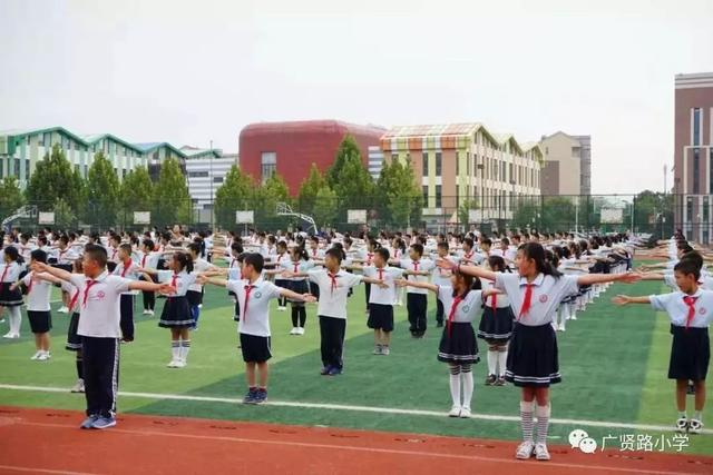 基层队讯武清区下朱庄街广贤路小学少先队大队组织开展中华武术谁与