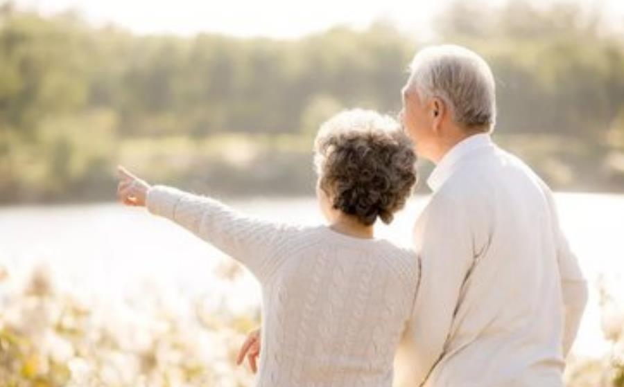 到底什么是幸福呢 2b1ebf8a6d6144a39f017b538b2f3f7b.jpeg